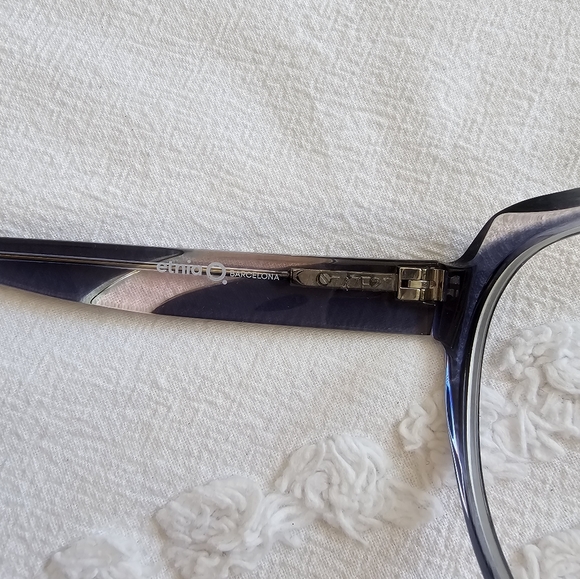 Eyeglasses for women with case - Picture 3 of 4